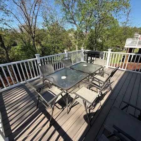 Spacious 5-bedroom house with WiFi, AC in charming Front Royal