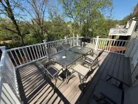 Spacious 5-bedroom house with WiFi, AC in charming Front Royal