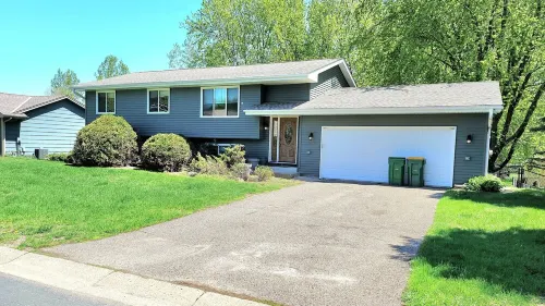 Bright modern space close to all the action!