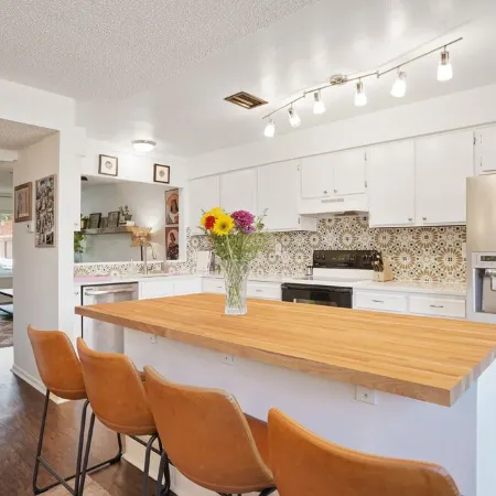 Cozy and modern townhome in Aurora, 5min from highway !