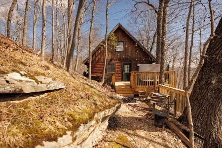 Eppic View Cabin Getaway Отели рядом с достопримечательностью «Daniel Boone Campground in Red River Gorge»