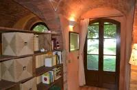 Holiday, where Tuscany is still authentic. 16th c. Villa, Infinity Pool: Ginepro