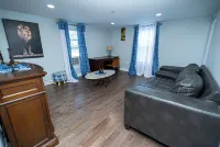 Charming 3-bedroom apartment with WiFi, AC in lovely Leominster