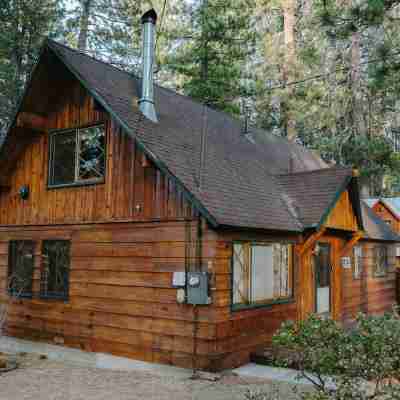 Kayaks, Game Room, Golden Tee, Nintendo! Big Bear Family Getaway! Hotel Exterior