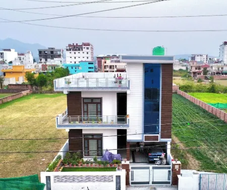 2BHK Home in Rishikesh @Whispering Birds Homestay Отели рядом с достопримечательностью «Vishnu Ghat»