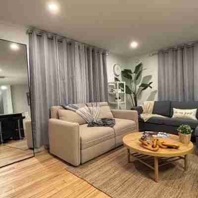 Modern 3 Bd Oasis, Convenient city living w/ parking Others