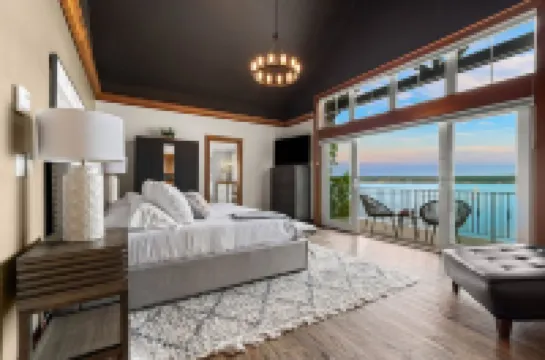 Luxury Beach House & Apartment, Hot Tub, Kayaks, Fire Pits, Game Room