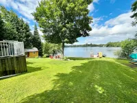 Lakeside Bliss Tait Lake – Cozy 3 Bed Cottage with Hot Tub & Private Waterfront! Hotel a Bancroft
