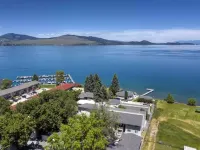 Water Wonderland on Flathead Lake!! AND Winter Wonderland in under an hour! Hotels in Polson