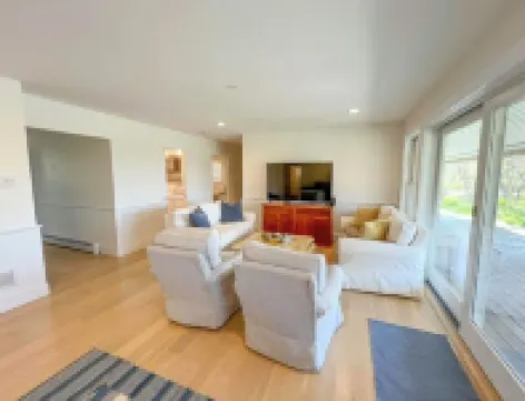 Charming 6 bdr house-Chappaquiddick near Edgartown, beaches, 20x60pool,amenities