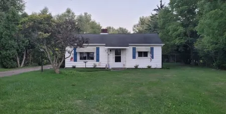 Home Away From Home - Cozy Stay Near College