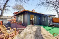 貝爾頓溪畔小屋，帶甲板和熱水浴缸