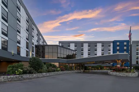 Best Western Royal Plaza Hotel and Trade Center Отели рядом с достопримечательностью «Tougas Family Farm»