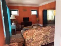 House in the Hood 3-bedroom SE Cleveland with WiFi