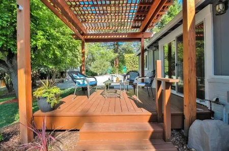 Spacious 5-bedroom house in delightful Danville with WiFi, AC