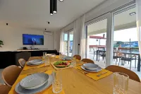 Modern & minimalistic 4-bedroom villa with lots of attractions Hotels in Ljubac