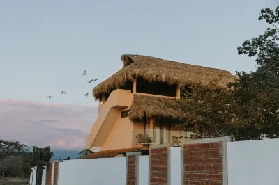 Stunning 6 Room House Ac/wifi/pool Near the Beach فنادق في 