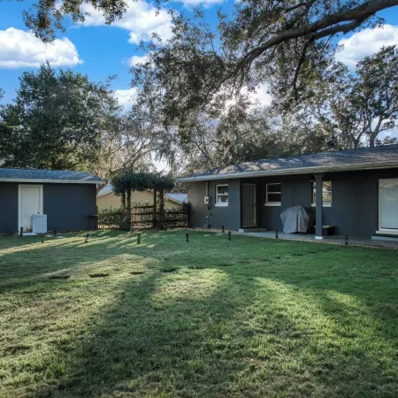 Tranquil Oaks Near Lake & Raceway w/Tesla Charger & Family Games Included! Отели в г. Себринг