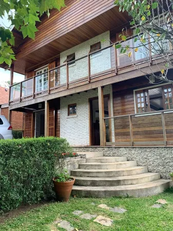 Maravilhosa Casa de Campo em Condomínio Fechado