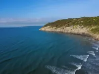 Beachside Apartment with Stunning Sea Views (only a few steps from the beach Hotels in Pendine