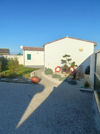 Maison Familiale 4 Personnes au Bois Plage Отели в г. Ле-Буа-Плаж-ан-Ре