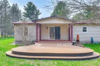 Dog-Friendly Michigan Home w/ Deck & Fire Pit! - 3 stjerner