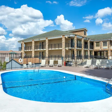 Suburban Studios Branson on the Strip