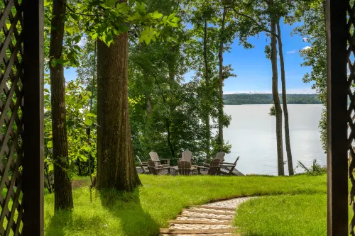 Luxe Lakefront Retreat with Hot Tub and Kayaks - Stunning Oasis