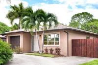 1 Mi to Beach Access: Naples Home w/ Lanai - 3 tähden