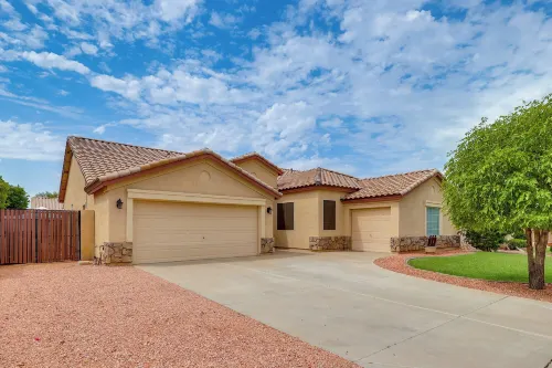 4 Mi to Riparian Preserve: Mesa Abode w/ Hot Tub - Homestays