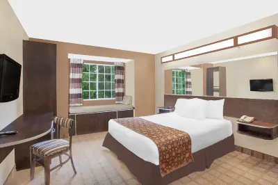 Microtel Inn & Suites by Wyndham Manchester Отели рядом с достопримечательностью «Шоппинг-центр Чероки сквер»