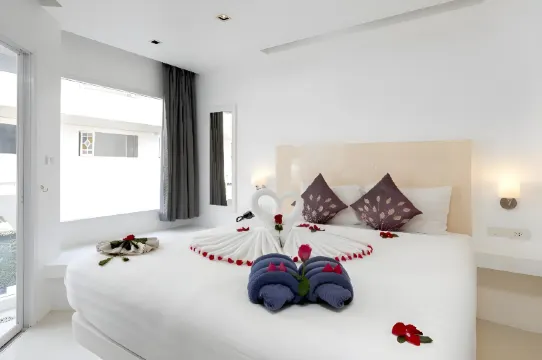 ห้องดีลักซ์ เตียงใหญ่ 1 เตียง