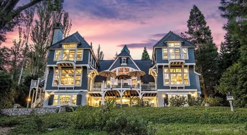 Spectacular Lake Front Retreat