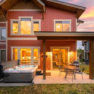 Mountain Haus 4 Bedroom Home by RedAwning