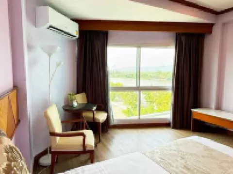 Viang Tak Riverside Hotel Hotel di Tak