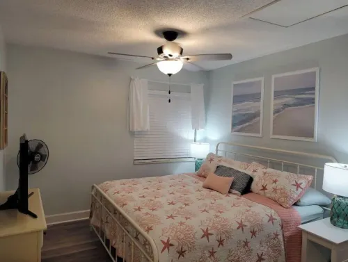 Waterfront Relaxing Condo-heated pool & spa- near Fort Desoto