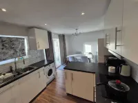 Modern Easedale House - 3 Bed House in Hornchurch