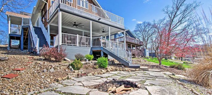 Boat Dock, Lake-View Decks! Ozarks Reunion Retreat Hotels in Morgan County