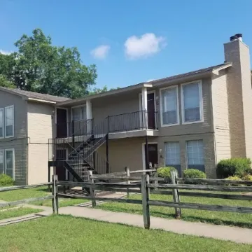 Lovely 2 bedroom in Midlothian, 3 minutes from downtown.