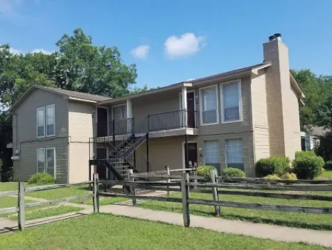 Lovely 2 bedroom in Midlothian, 3 minutes from downtown.