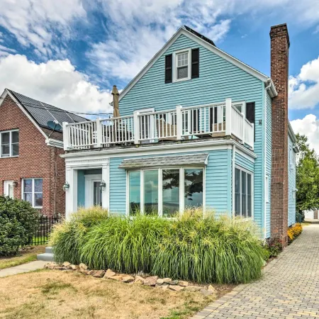 Walkable New Haven Retreat w/ Ocean Views!