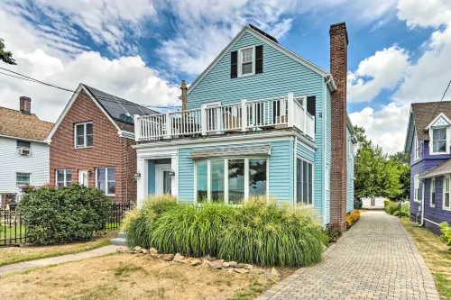 Walkable New Haven Retreat w/ Ocean Views!