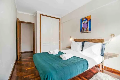 Bright Flat by Carcavelos Beach With Fast Wi-fi