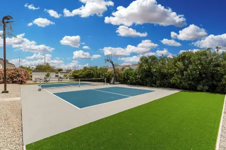 Scottsdale Acre Oasis: Resort-Style Backyard w/ Private Pickleball Court & More