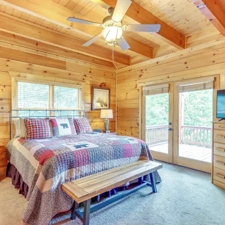 Mineral Bluff 'Bear Ridge Cabin' w/ Hot Tub!