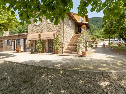 Apartment in Umbria near Majestic Mountains