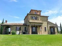 Lago di Chiusi Villa with Pool