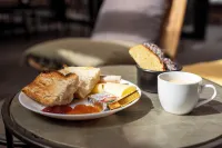 Hotel Sub - breakfast