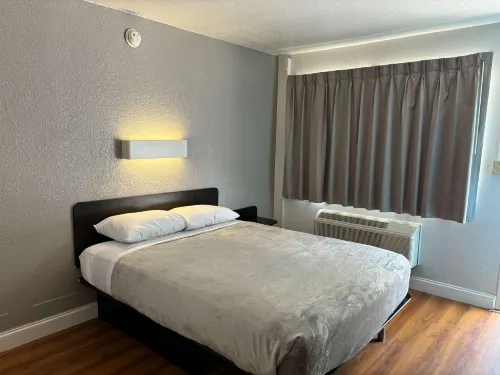 Motel 6 Pensacola, FL - West