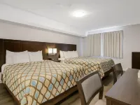 Deluxe Inn Hotels near Kipling Go Station